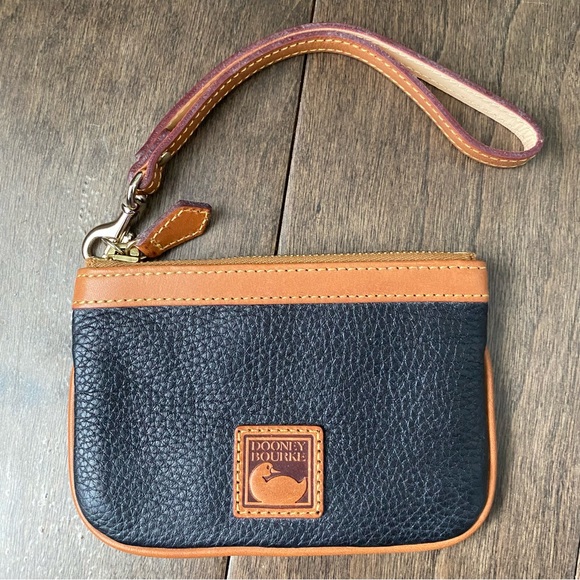 Dooney & Bourke Handbags - Dooney & Bourke pebble leather wristlet